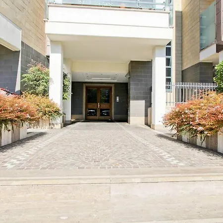 Daire Cozy Terrace Close To Eataly And Metro Piramide *