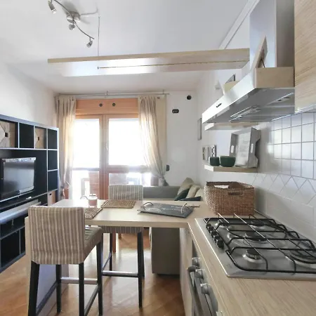 Cozy Terrace Close To Eataly And Metro Piramide Apartament